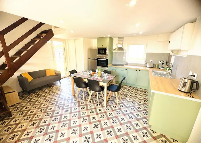 La Belle Evasion-calme-terrasse-bbq-parking-sudsejourconciergerie カネ